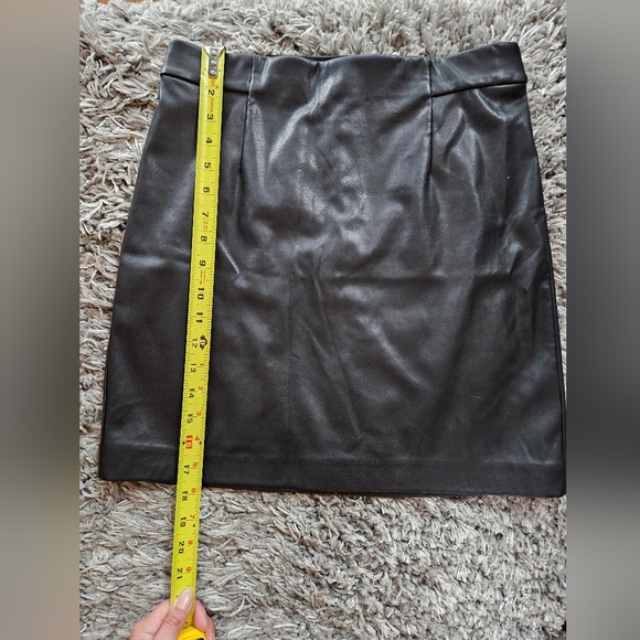 Dynamite pleather skirt - Picture 4 of 5